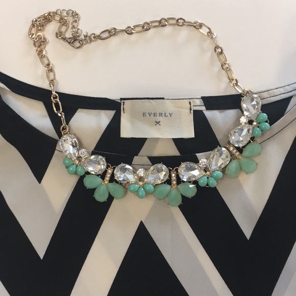 Everly tunic with button detail - Picture 2 of 3